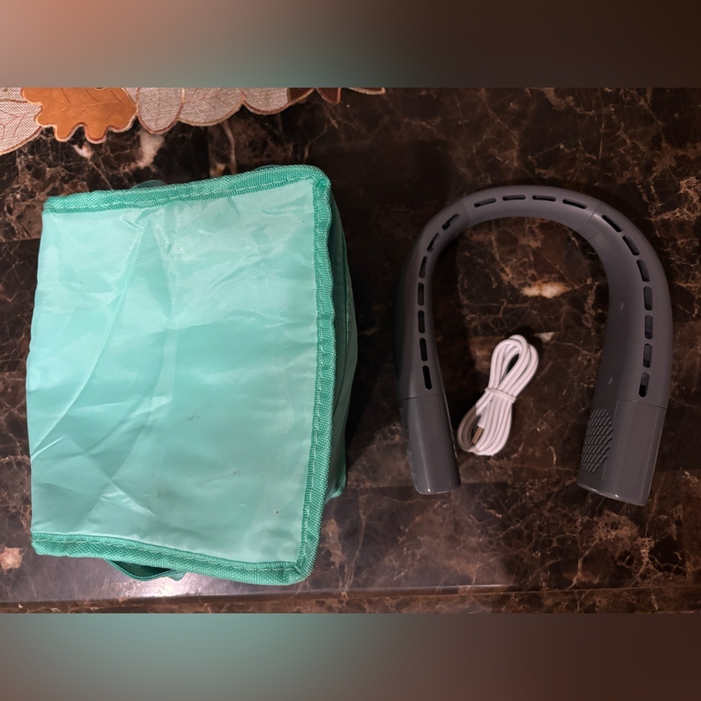 Wearable air filter fan Aqua Teal Insulated bag - Picture 2 of 6